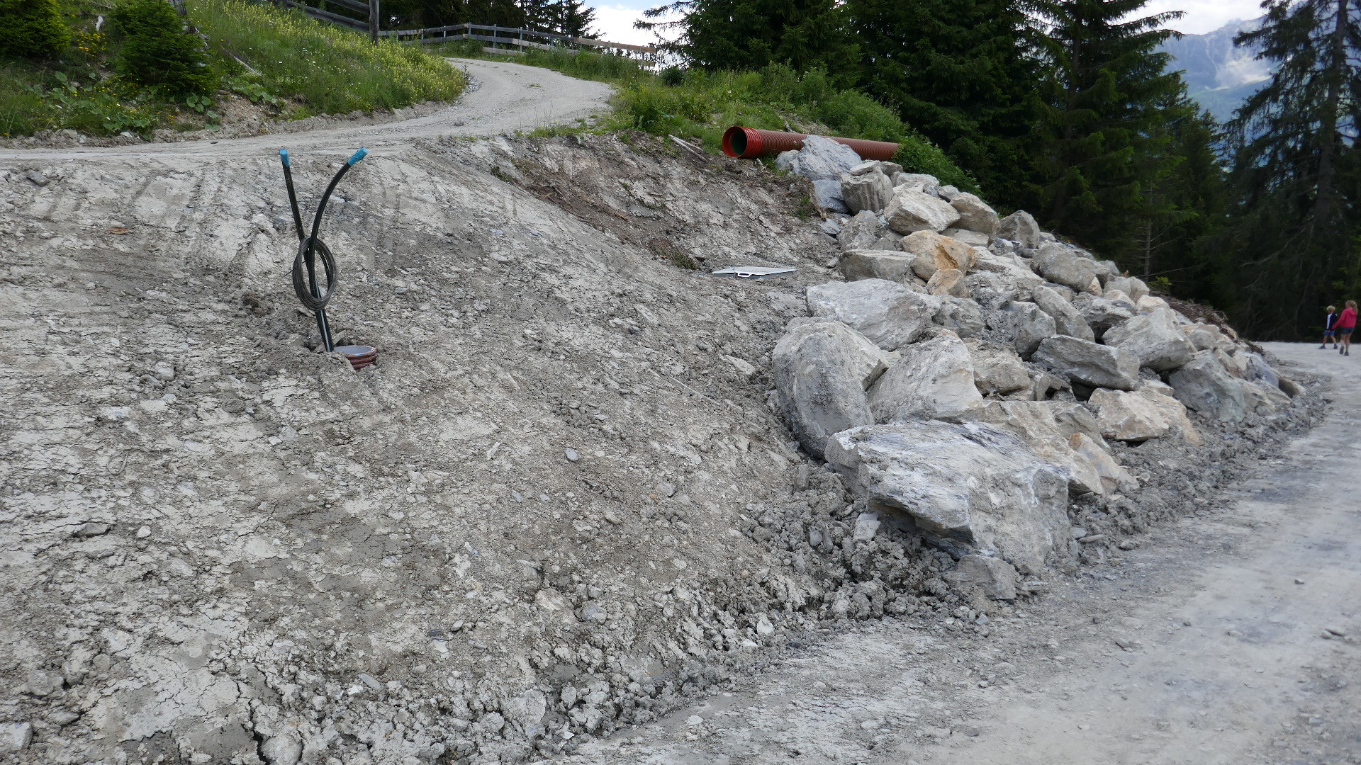 Pistenkorrekturen und Beschneiung