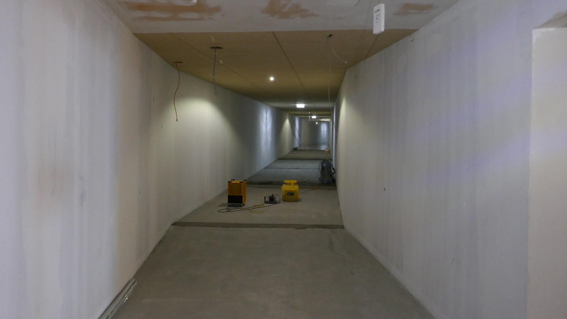 Tunnel bereits weitgehend fertiggestellt (von Parkplatz Richtung U-Bahn gesehen)