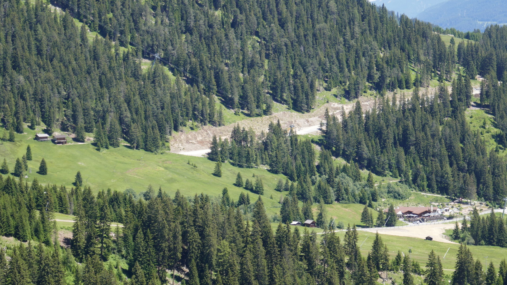 Verbreiterung Sattel-Süd-Serfaus Abfahrt (von der Komperdellbahn aus gesehen) und Modellierung vor Restaurant Leithewirt
