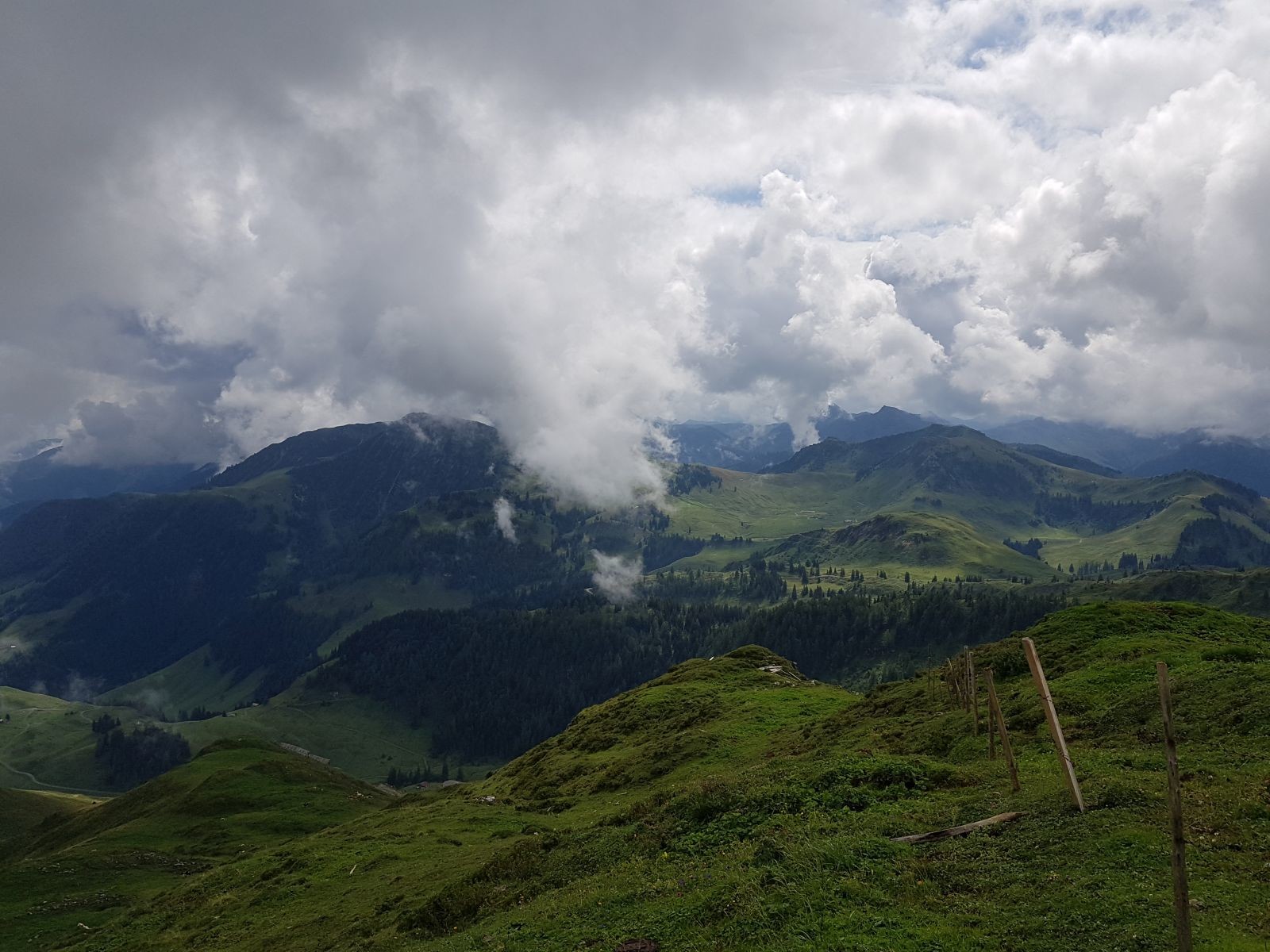 Noch ein letztes Mal der Blick nach Süden. Das sah aber wirklich toll aus mit den Wolken!
