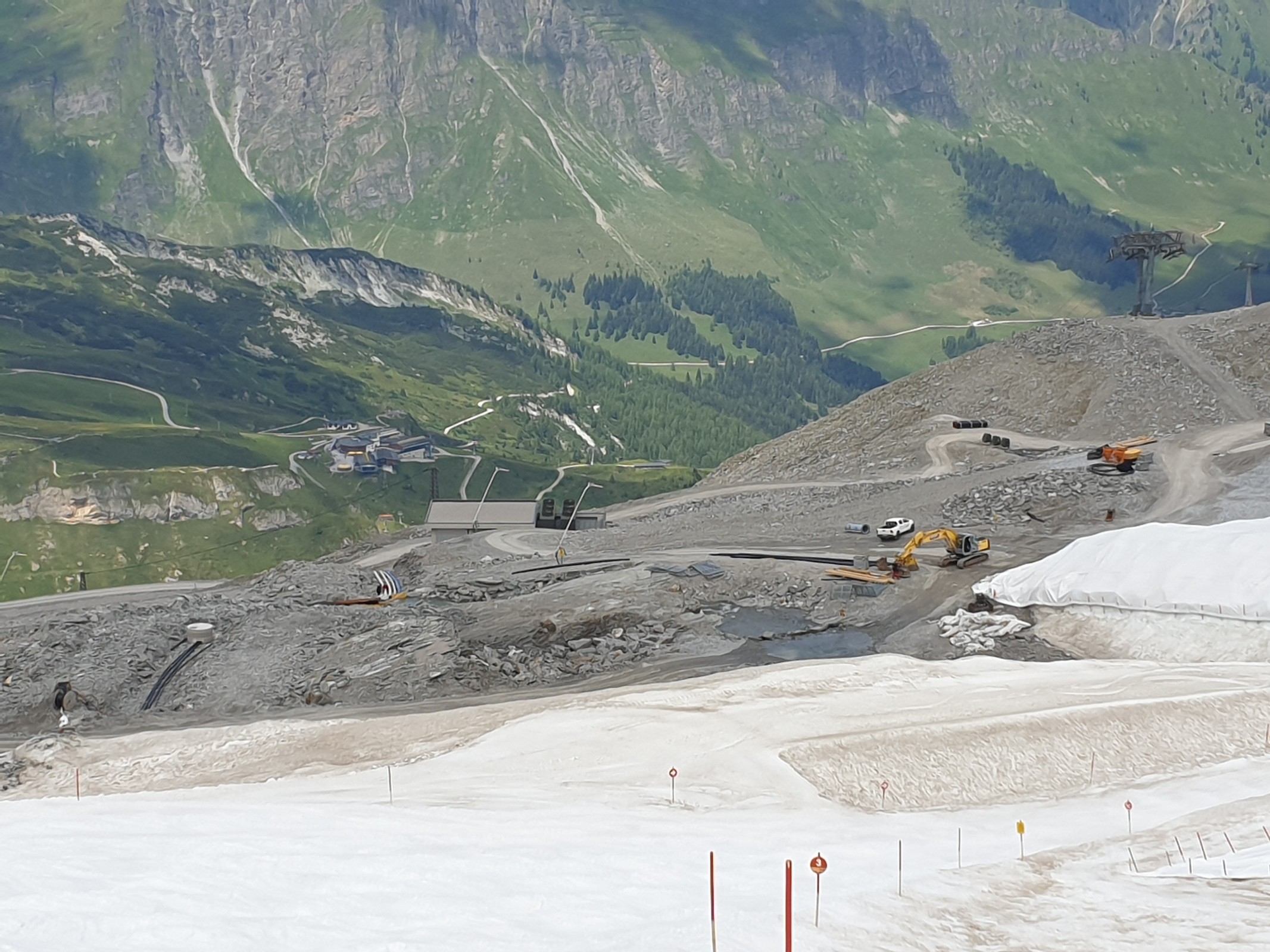 Bauarbeiten für die Beschneiung des Kaserer Rückwegs