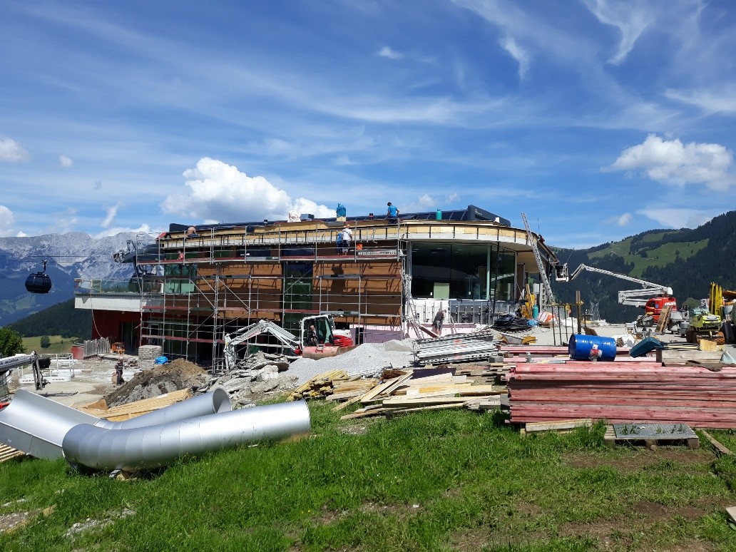 Bergstation mit Teilen der Rutsche
