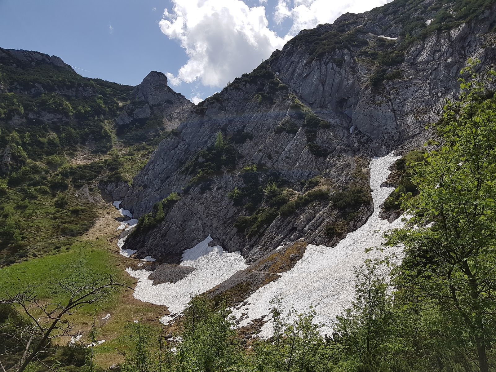 Das wäre der Wanderweg zur Alpspitze, die rechts über mir thront.
