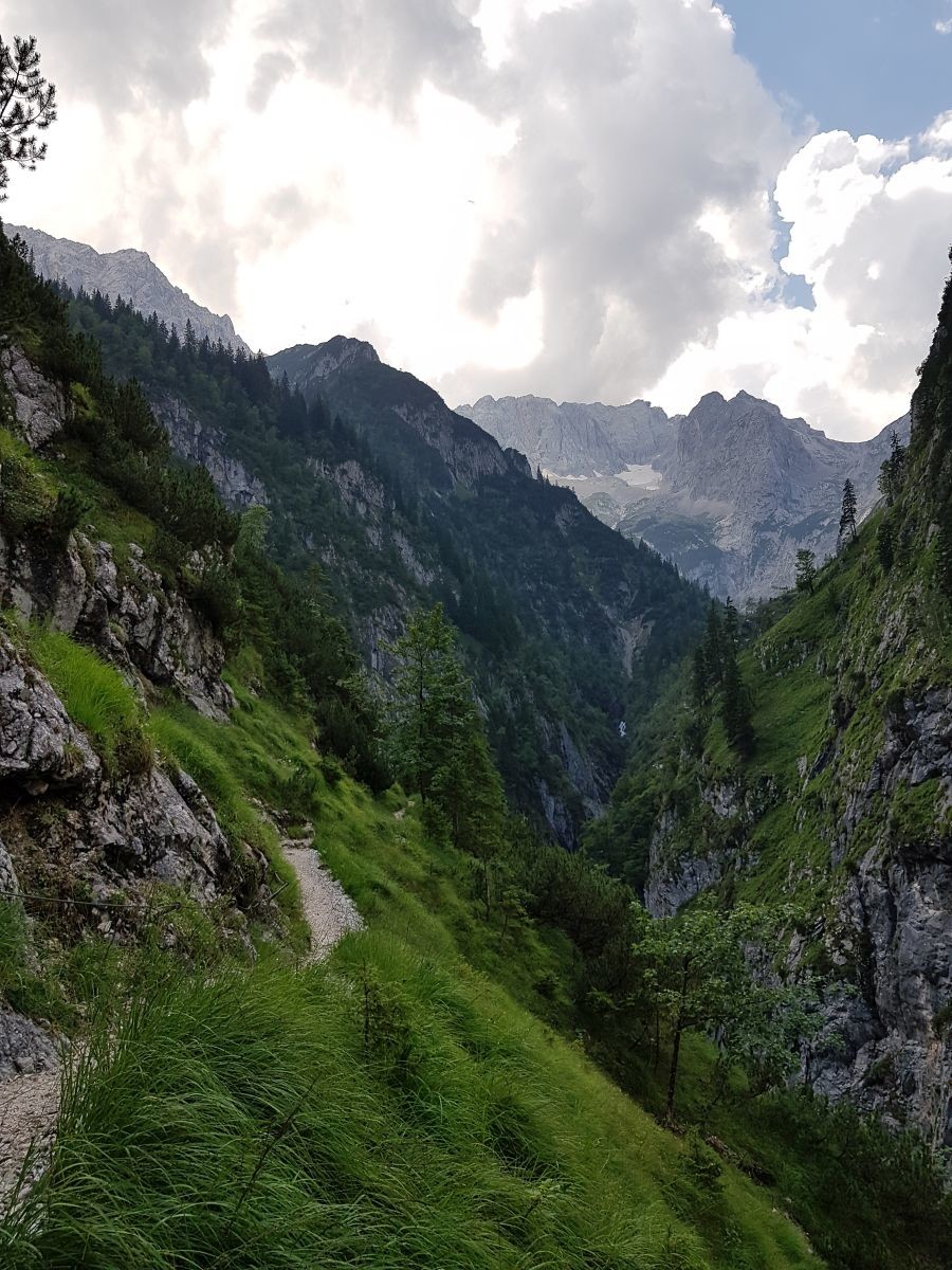 Rückblick zur Riffelscharte und zur Zugspitze (oberhalb des Höllentalferners)
