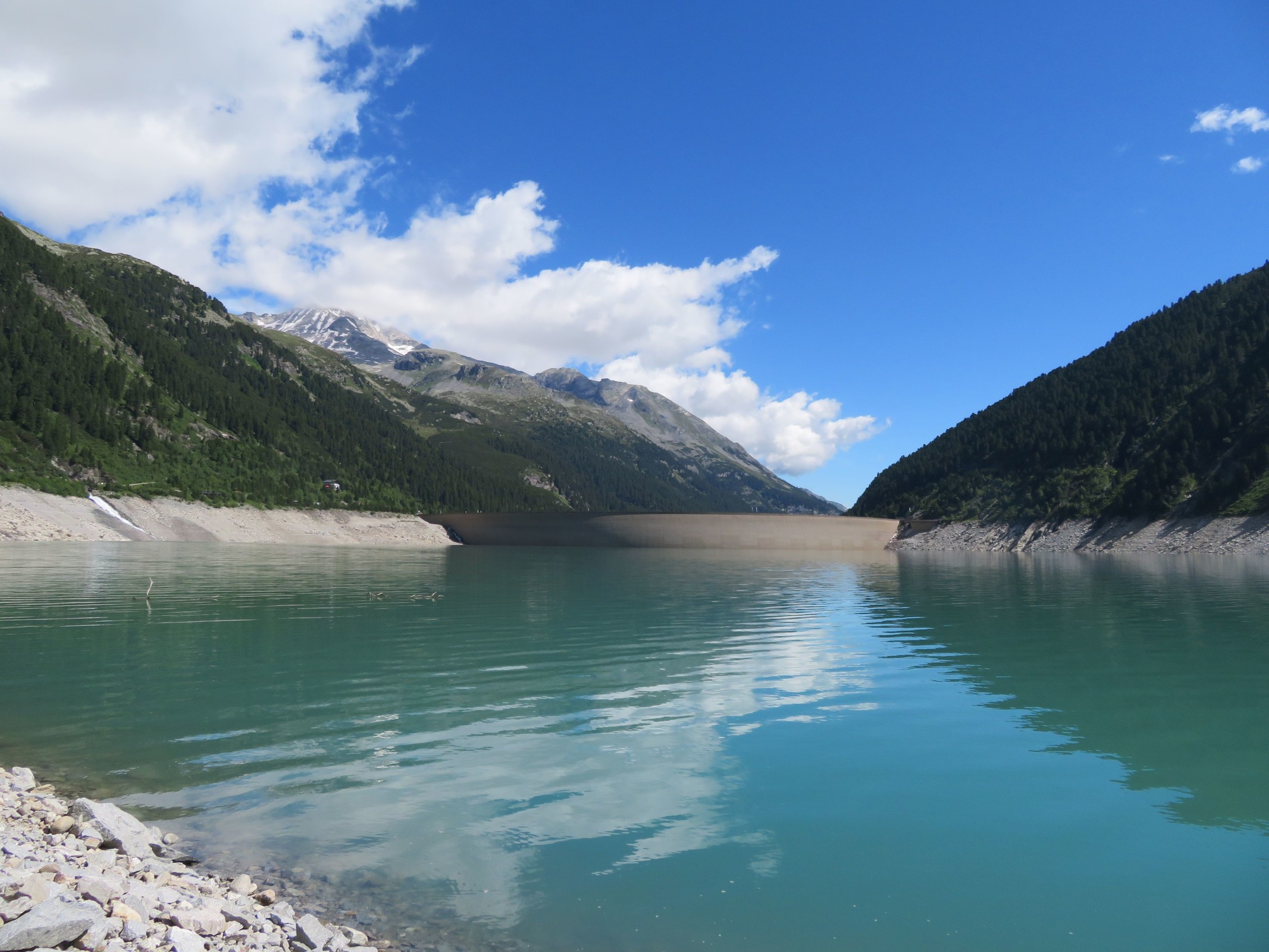 Und von dort aus auch gleich nochmal ein Blick zur Staumauer.