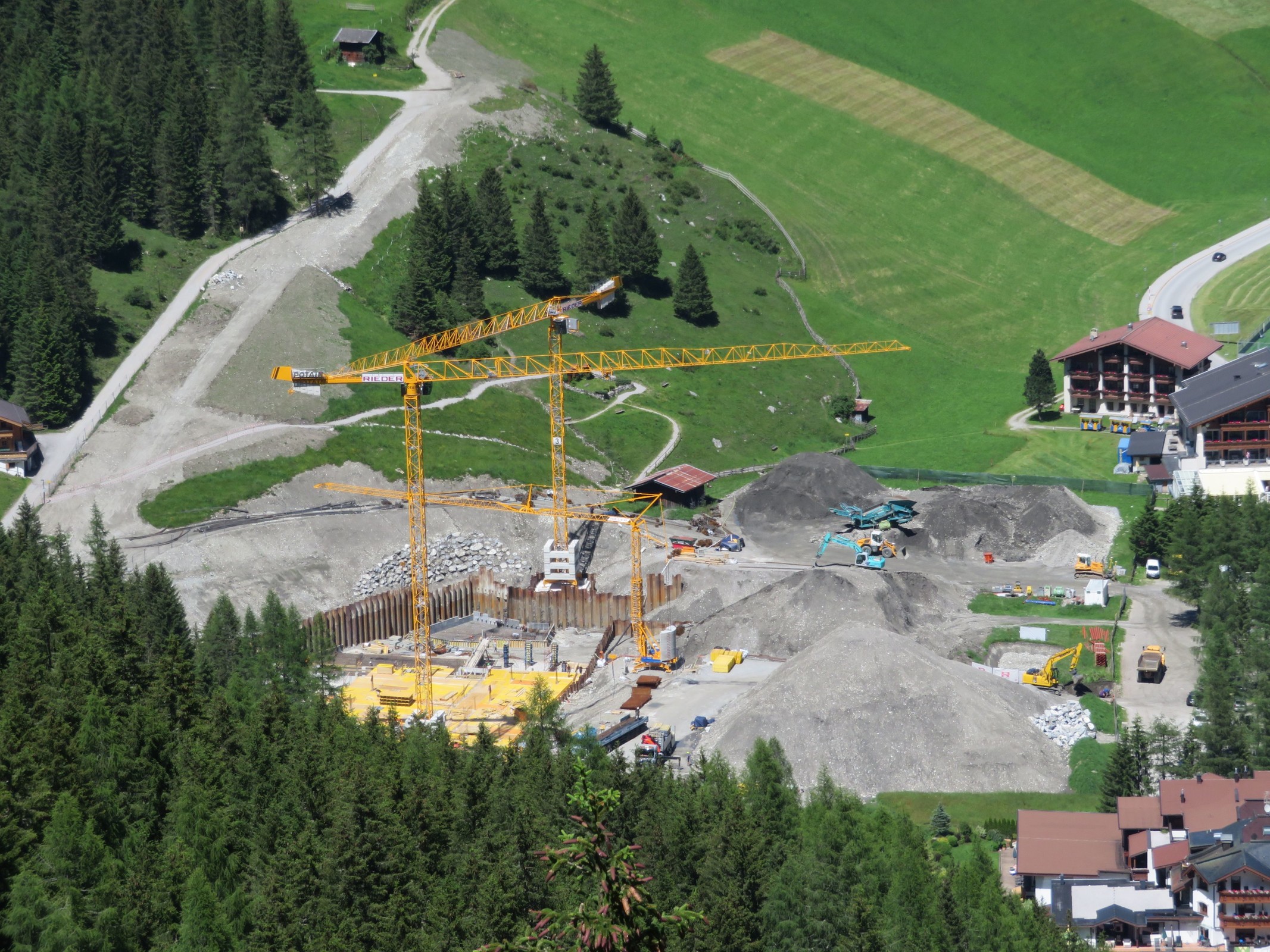 Parkhaus-Baustelle. Schon große Bauarbeiten.