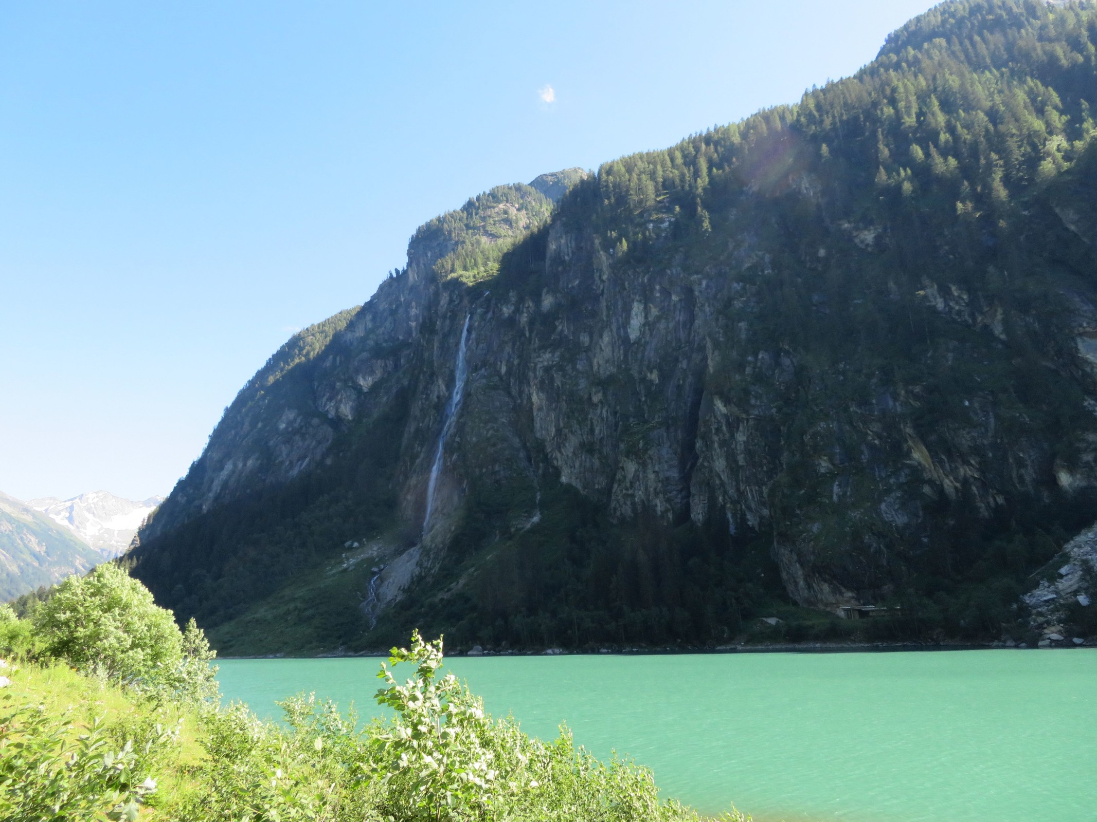 Den Wasserfall am Speicher kann ich leider nicht namentlich nennen, aber er ist wunderschön ;-).