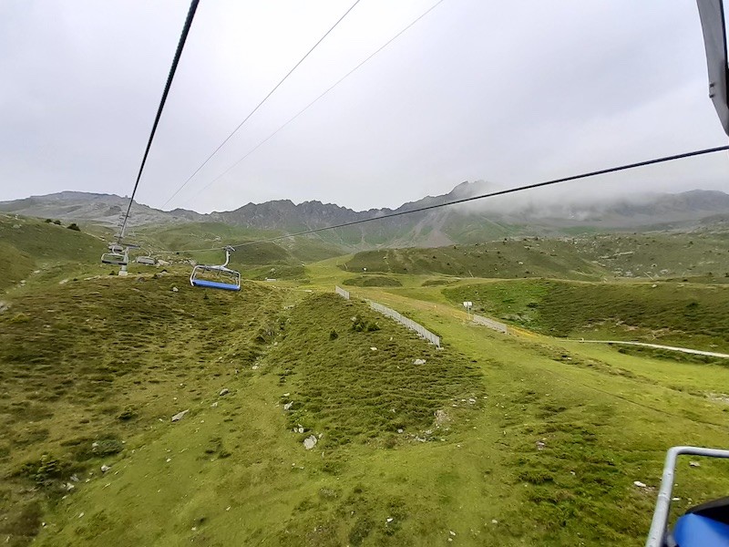 Trasse Weisshorn im mittleren Bereich. Rechts sieht man gut die Pistenfläche der Pisten 21a , 20b und 25.