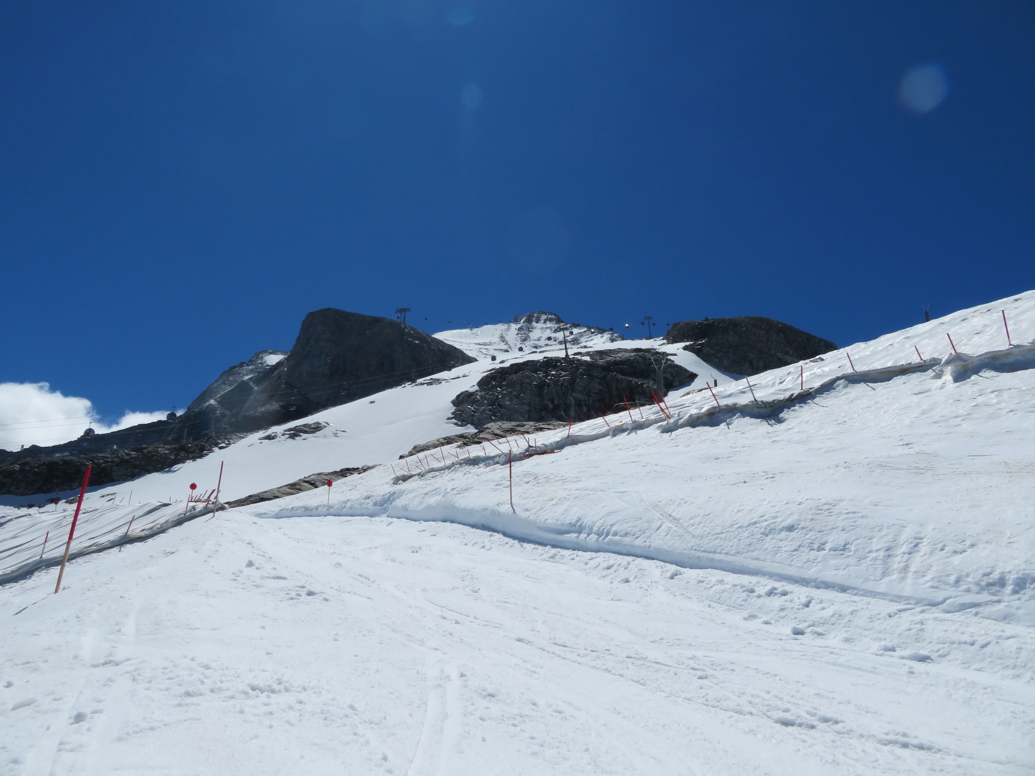 11.33 Uhr: Blick entlang des Skiweges an der Abfahrt zur 10-EUB und zum GB3.