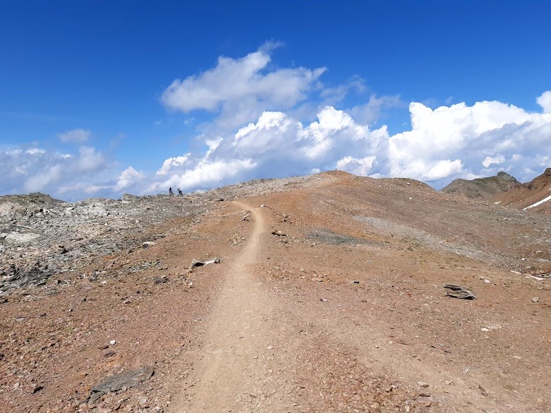Die ersten Meter des Trails könnten tatsächlich auf dem Mond sein (zumindest den Bildern von der Mondoberfläche nach zu urteilen).