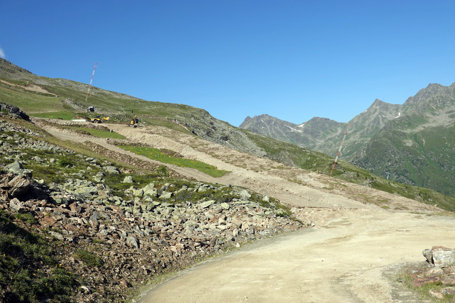 Materialseilbahn und Pistenkosmatik