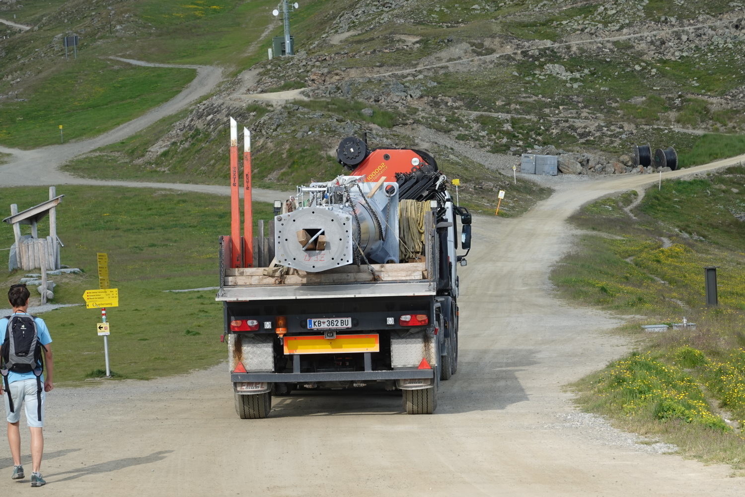 Stütze 17 wird nach oben transportiert