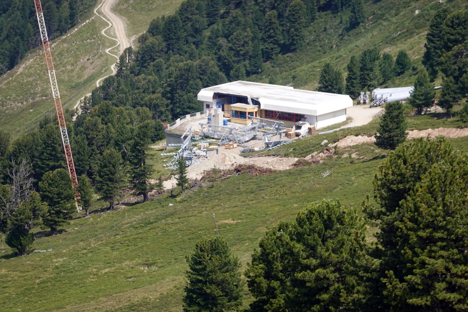 Aus der Almbahn zur alten Talstation