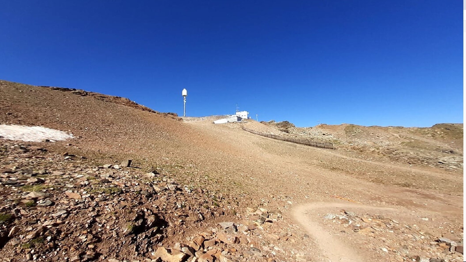 Blick zur Bergstation der Rothornbahn. Dieser Ort ist nicht gerade der schönste der Gegend.