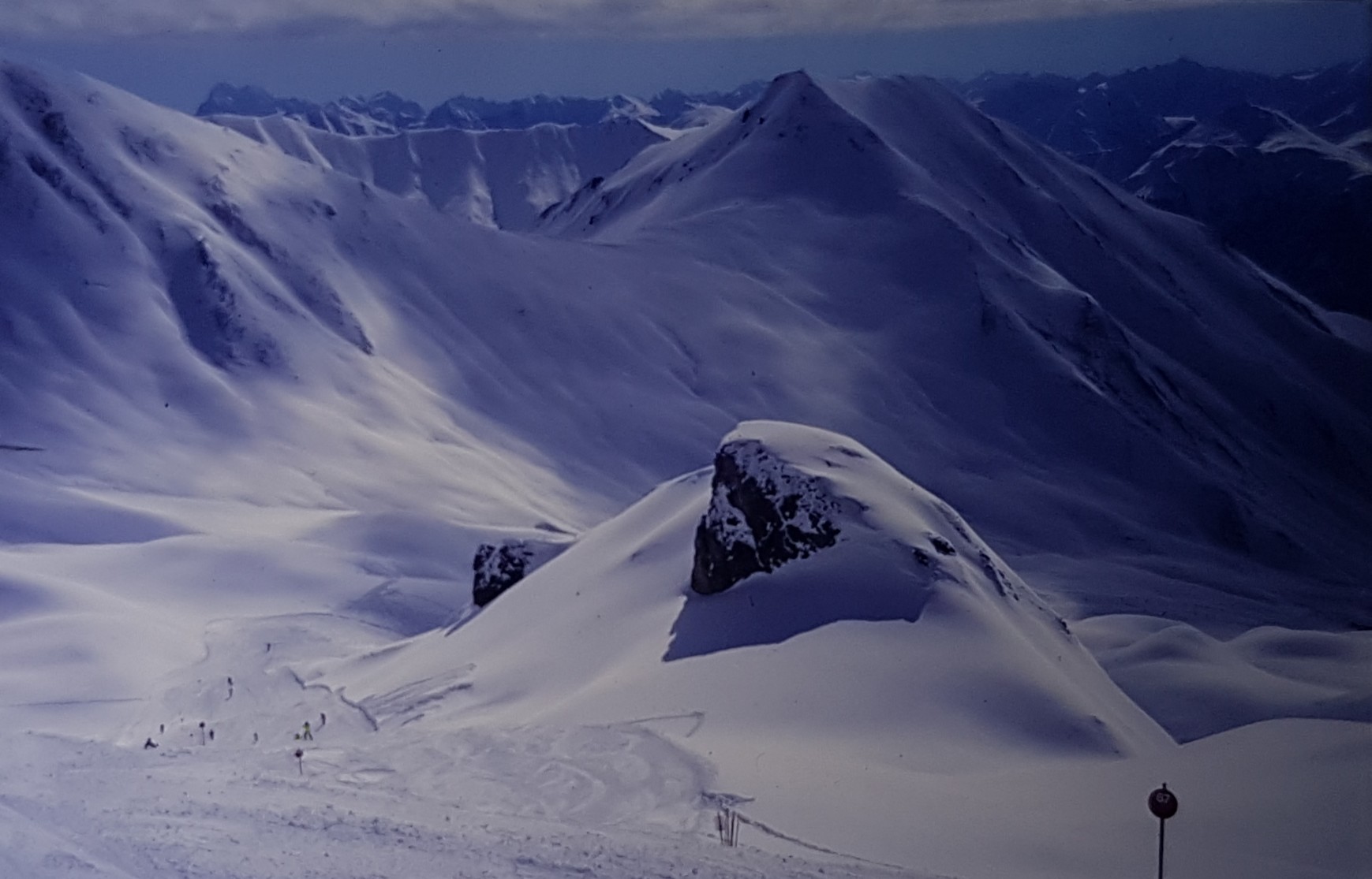 Abfahrt von der Visnitzbahn zur heutigen Mullerbahn. Eine Grivaleabahn gab es noch nicht. Vergleichsbild von Februar 2020 --->