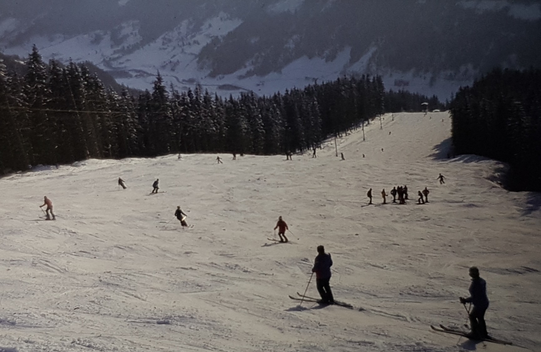 Piste am Bubble-Shuttle im Abendlicht