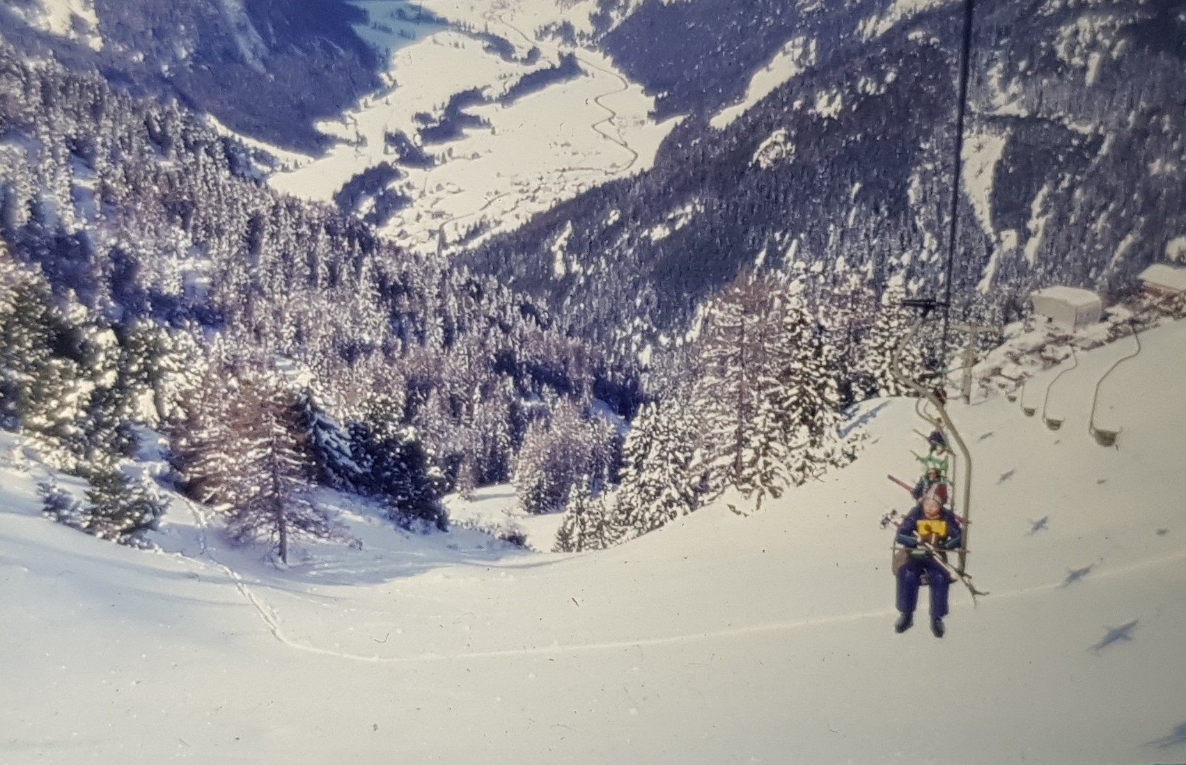 ESL am Belvedere. Wieso gab es damals eigentlich noch nicht die Möglichkeit, die Ski im Lift anzulassen?
