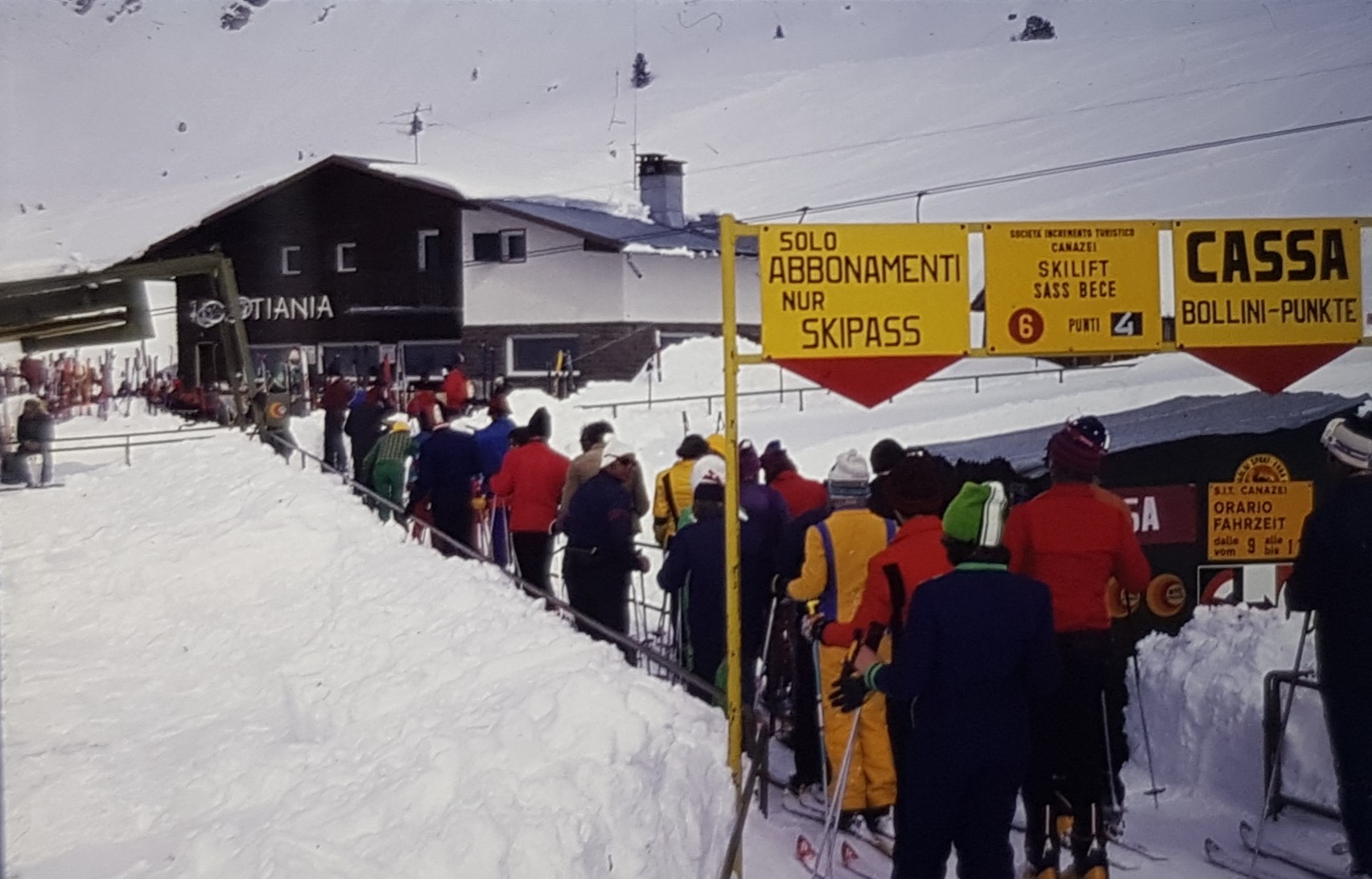 Am Lift auf den Sass Bece. Müsste ein Schlepper gewesen sein.