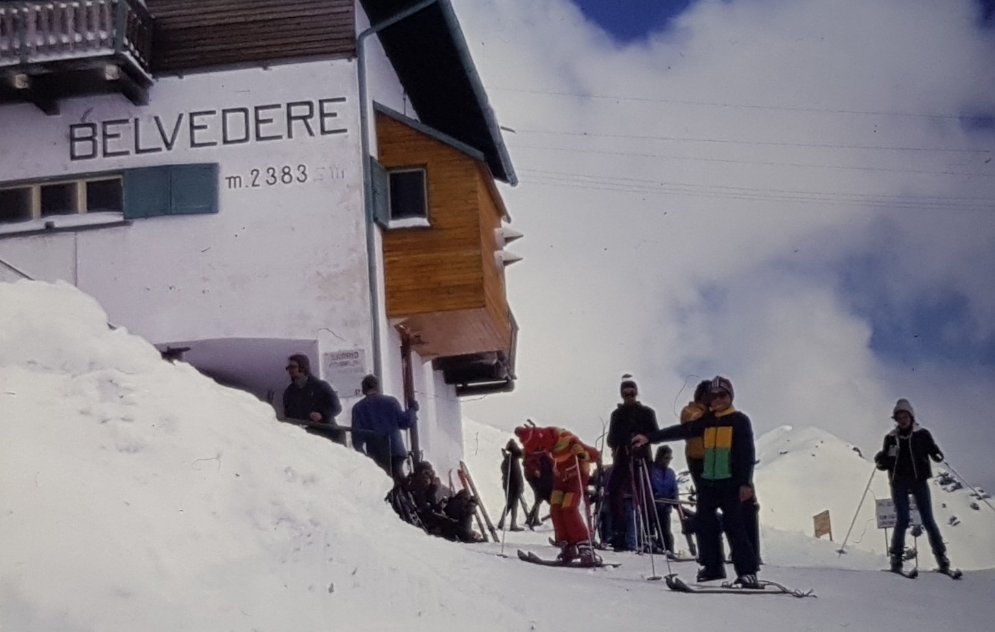 War das Belvedere jetzt eine Hütte oder die ganze "Alm" dort oben?