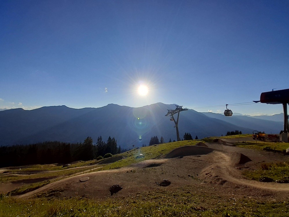 Bergstation der EUB Scharmoin und Start der Abfahrtsstrecken
