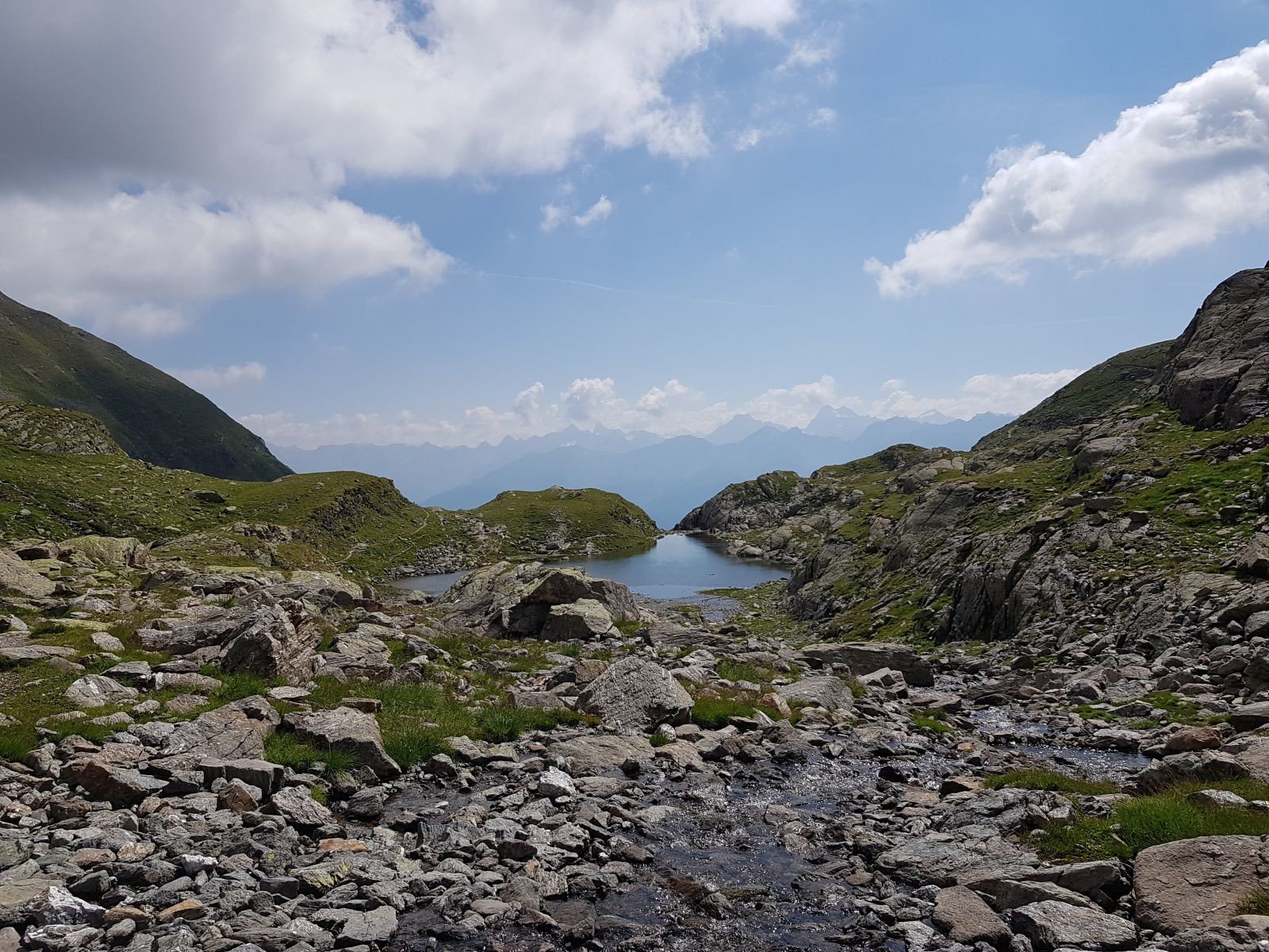 Wir stiegen nun einsam weiter auf, während die anderen alle zurückliefen oder zum Kölner Haus abstiegen.