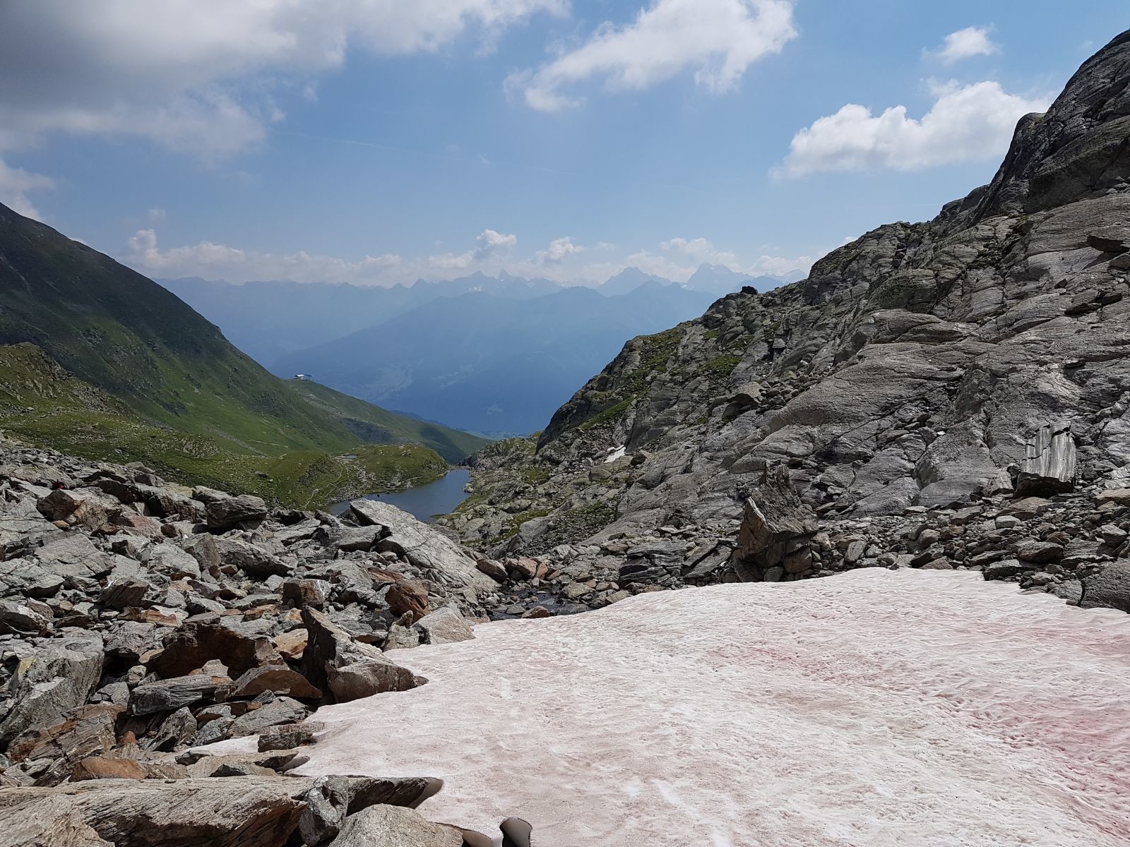 Erneuter Rückblick von weiter oben. Nun kommt auch die Planseggbahn heraus.