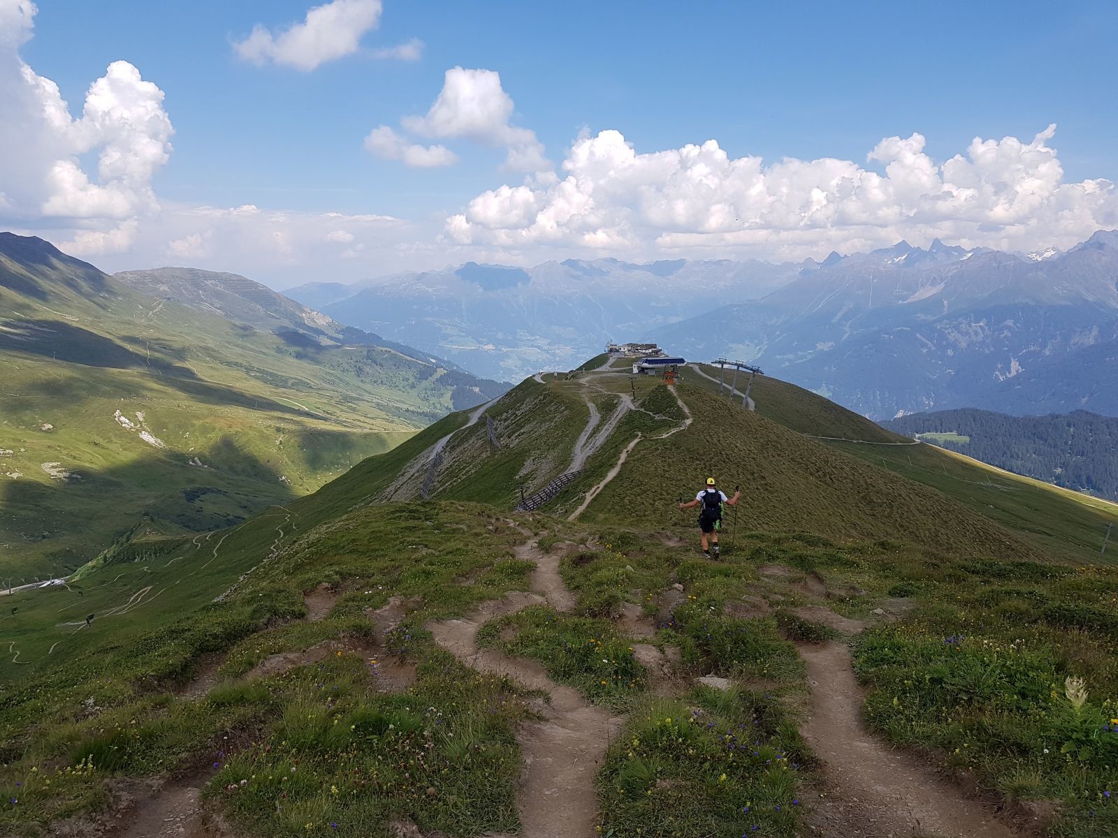 Das Ziel ist nun in Sichtweite. Am Weg hat man auch viele Abfahrtsvarianten, so muss das sein ;-) Um 15.15 Uhr machten wir dann eine Trinkpause am Lassida.