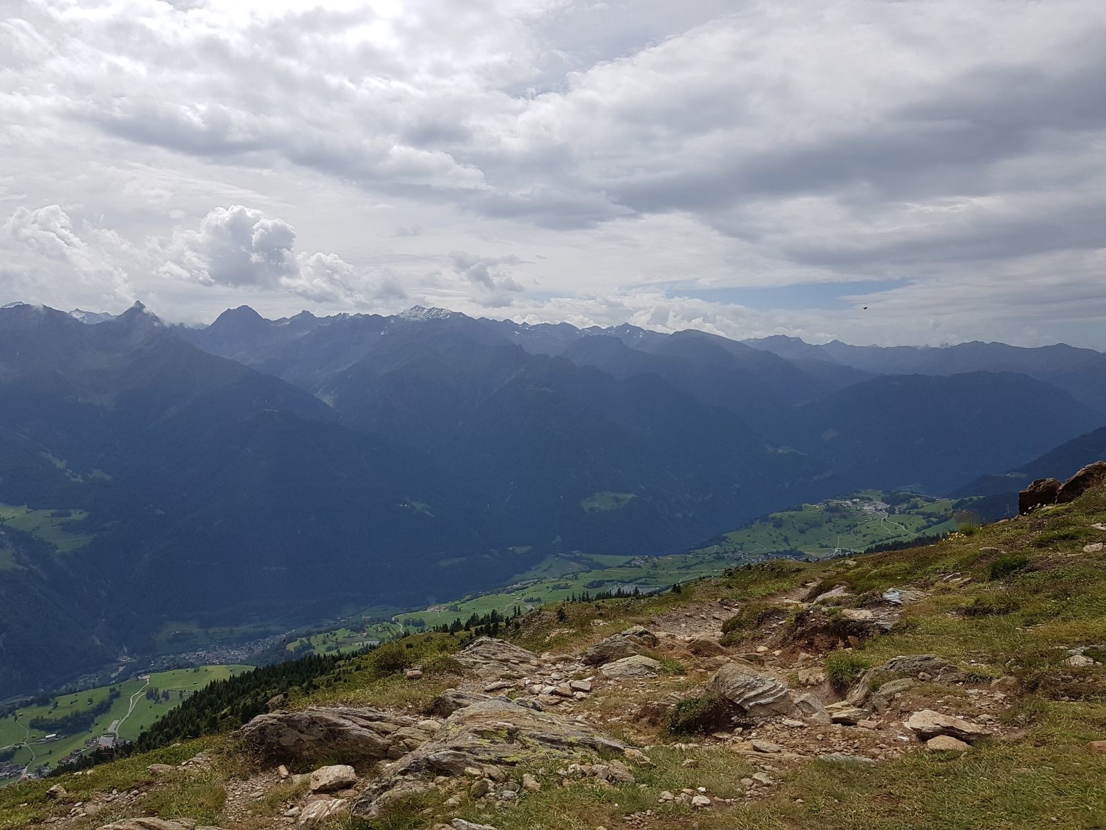 Hier erkennt man auch erstmals das Sonnenplateau von SFL so richtig.