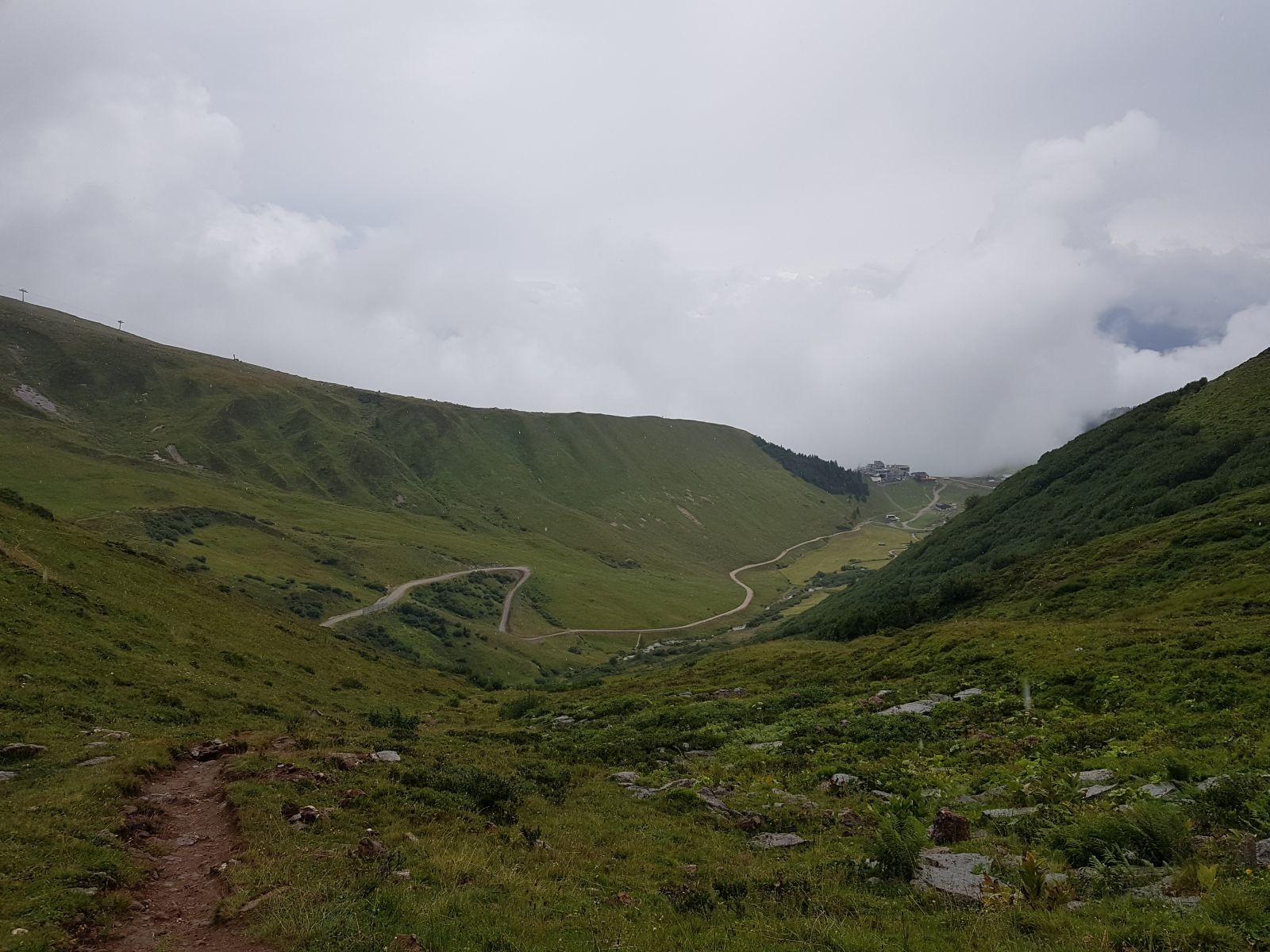 Im unteren Abschnitt befinden wir uns mitten auf der Lazid-Nord-Abfahrt. Meine Mutter wollte mir das kaum glauben, und man sieht es wirklich kaum, wenn man es nicht weiß ;-)