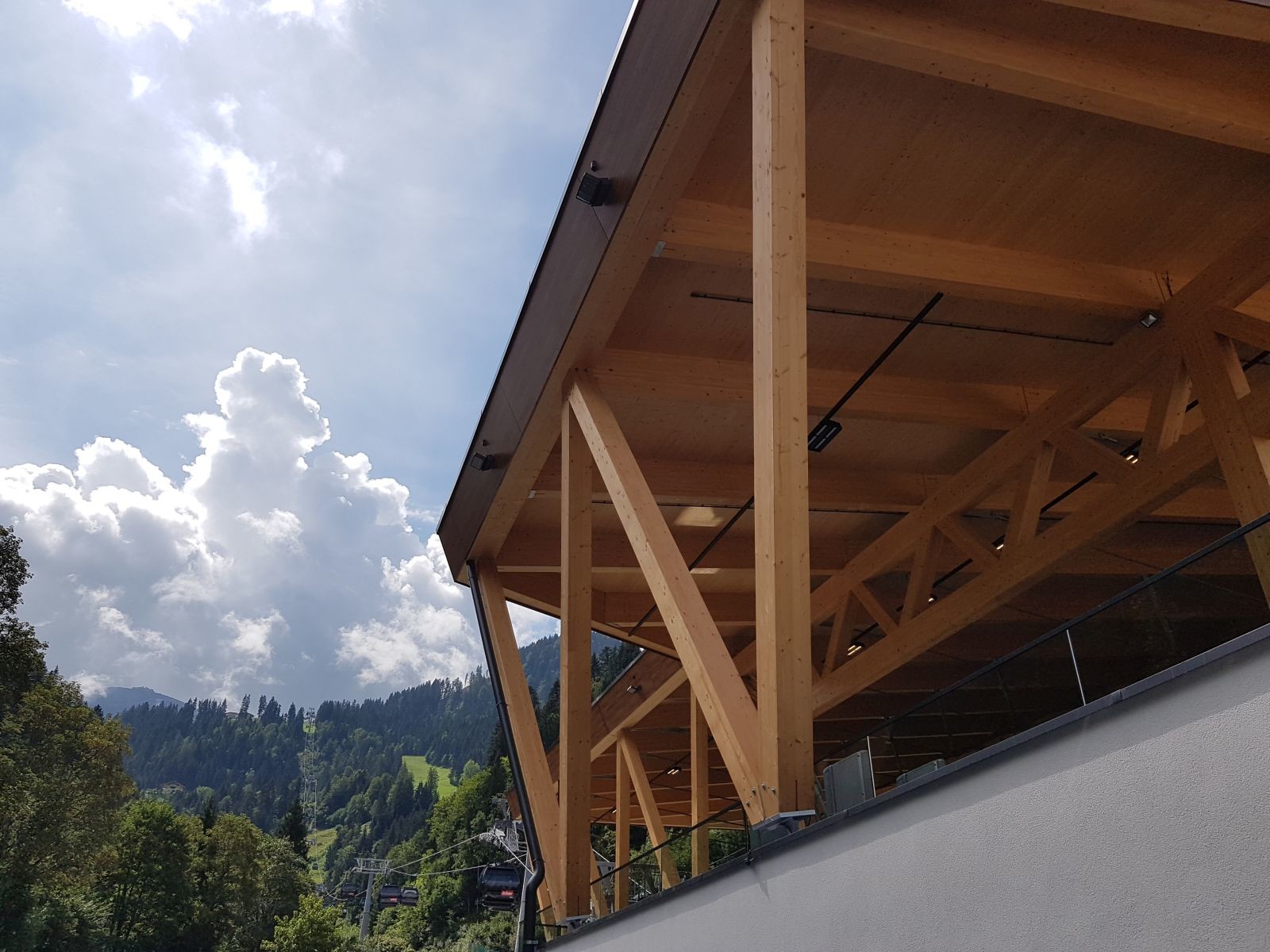 Trassenblick mit Station.jpg