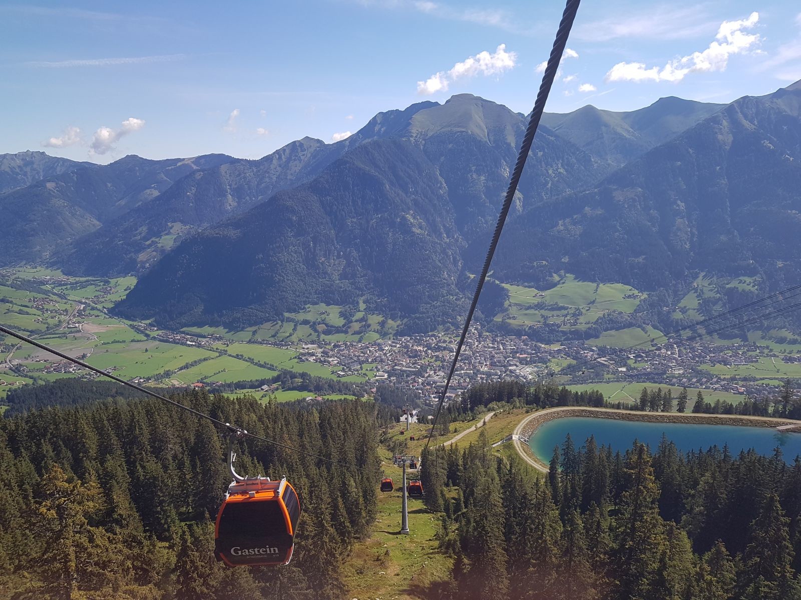 Auffahrt mit der neuen Bahn mit Blick auf den neuen Speichersee. Alles ist bereits wieder verwachsen.