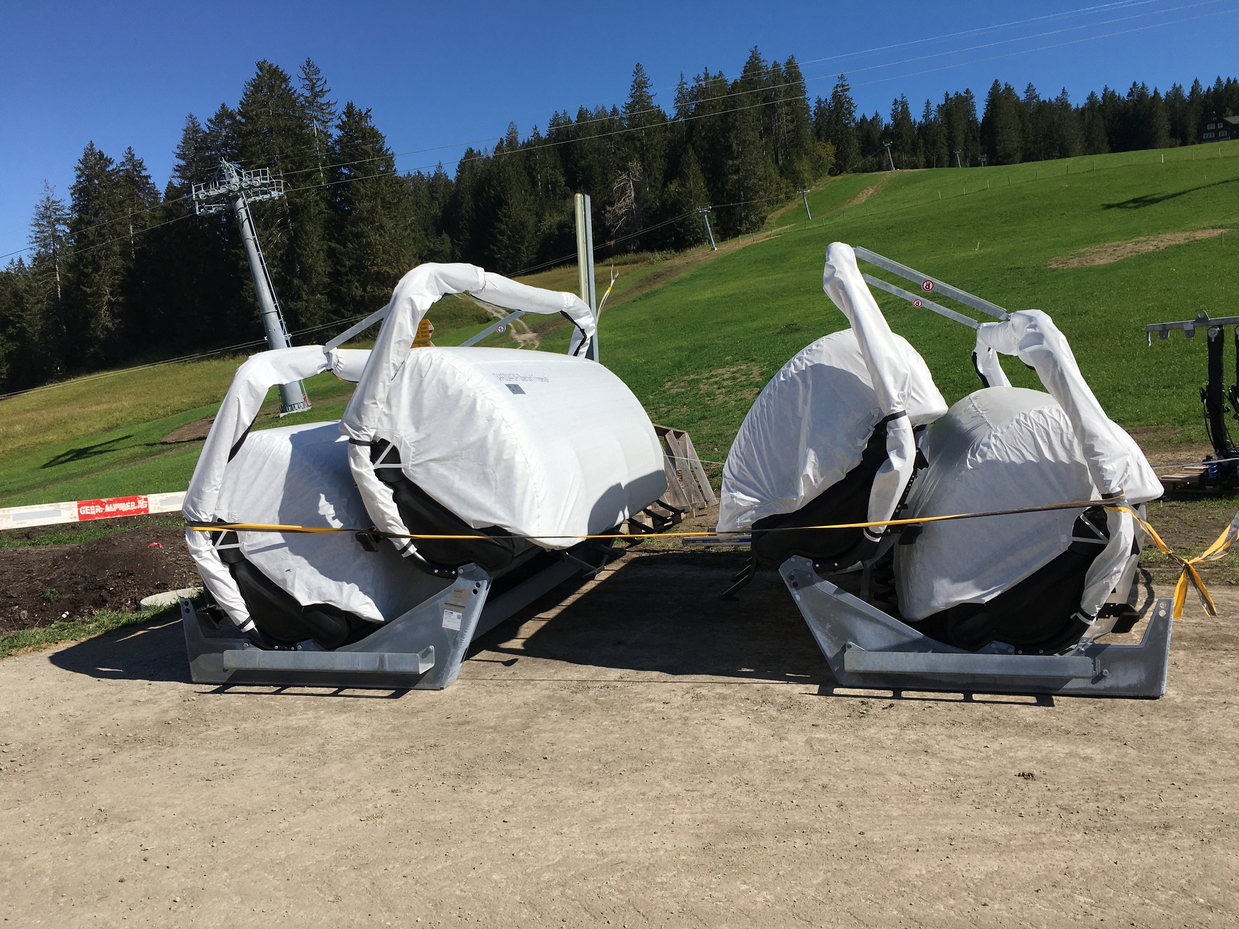 Erste neue Sessel inkl. Hauben