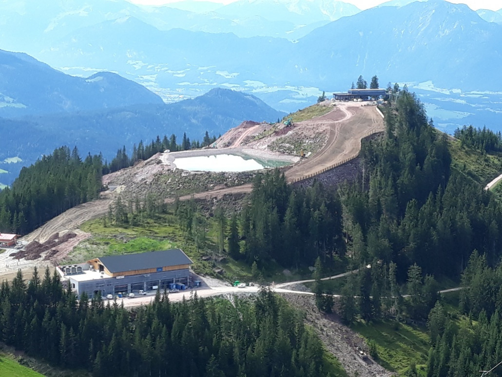 Kleine Salve mit Speicherteich