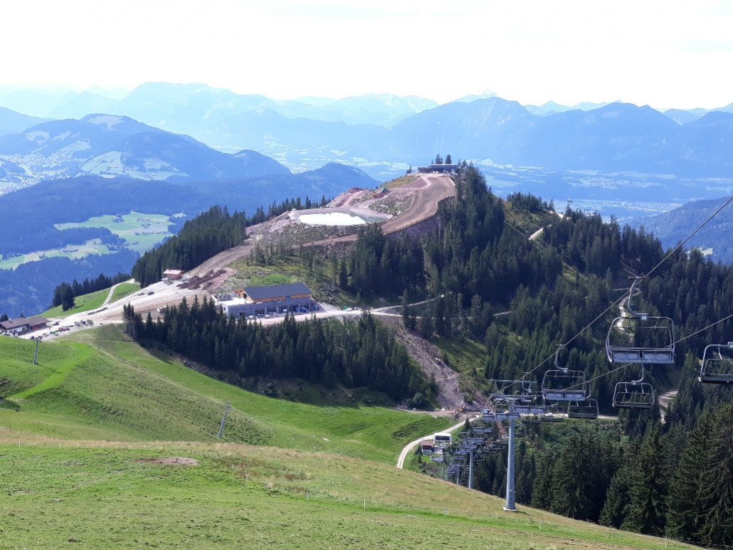 Kleine Salve mit Speicherteich