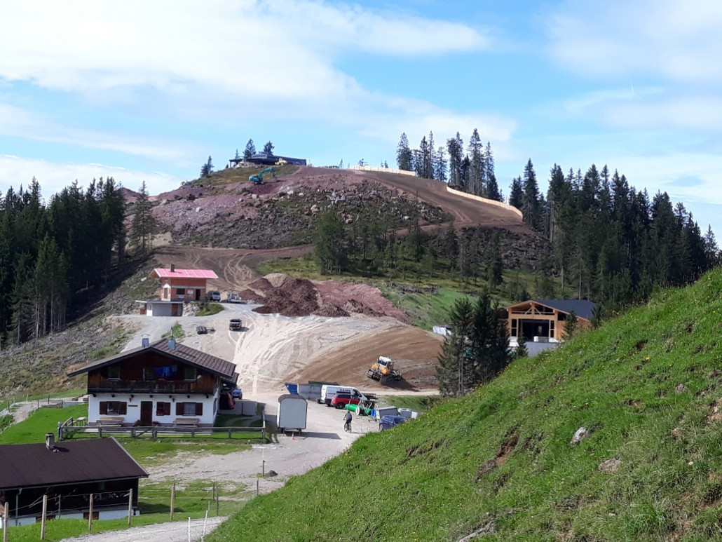 Kleine Salve mit Speicherteich