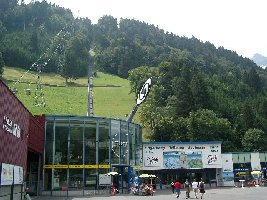 Talstation der 75SSB Engelberg-Gerschnialp von außen.