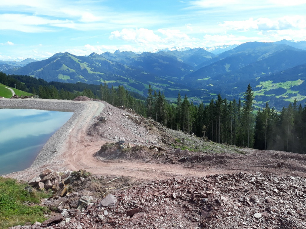 Böschung Teich: viel Arbeit wartet hier noch