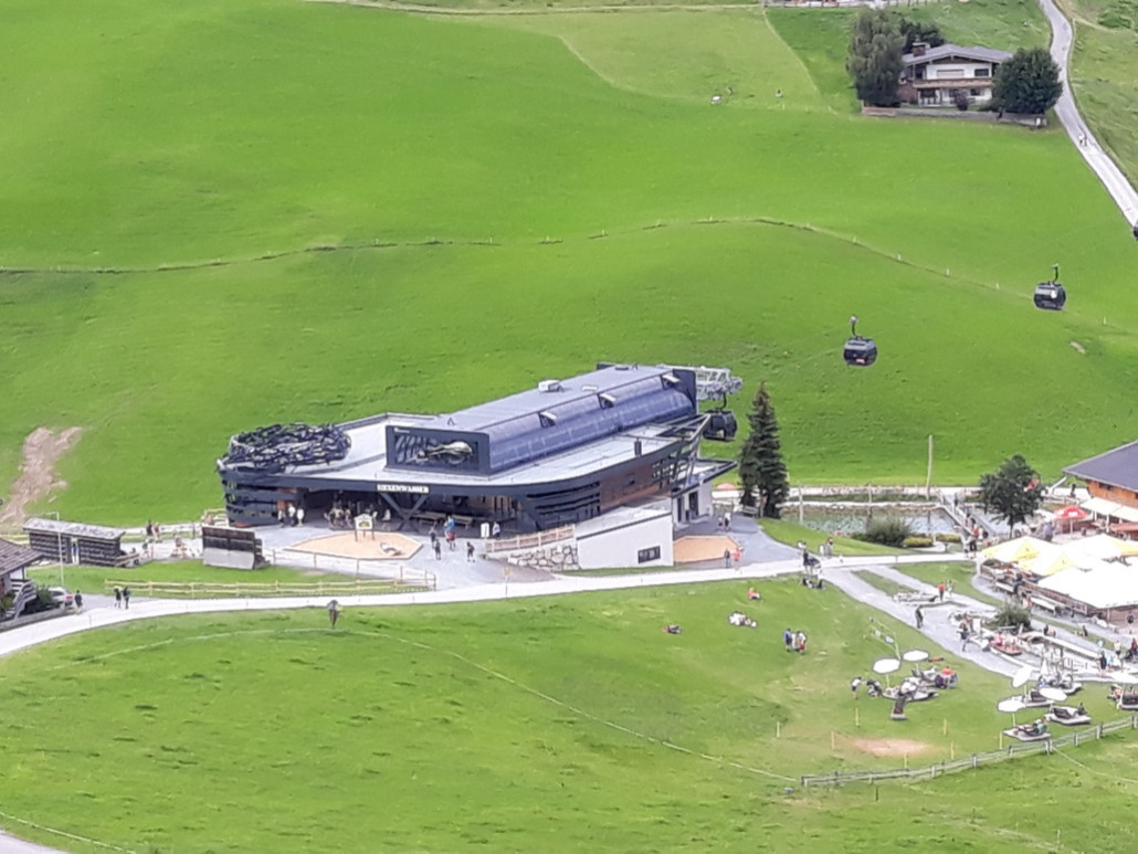 Bergstation EUB Hexenwasser: Rabe und Dachbegrünung fehlen noch