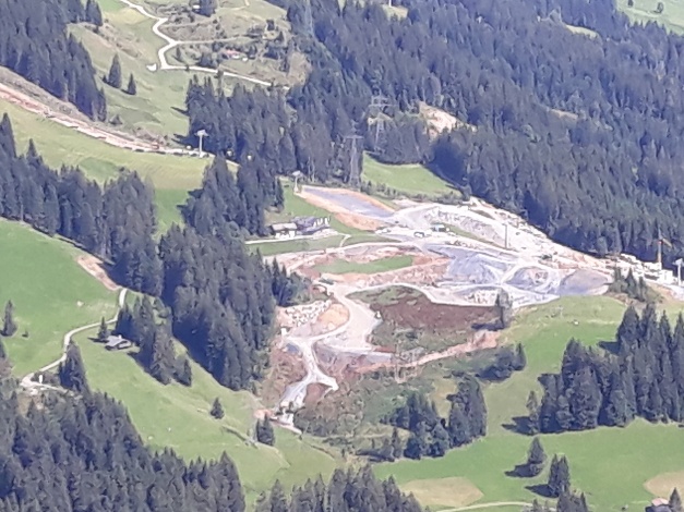 Blick nach Brixen: Baustelle Brantlsee