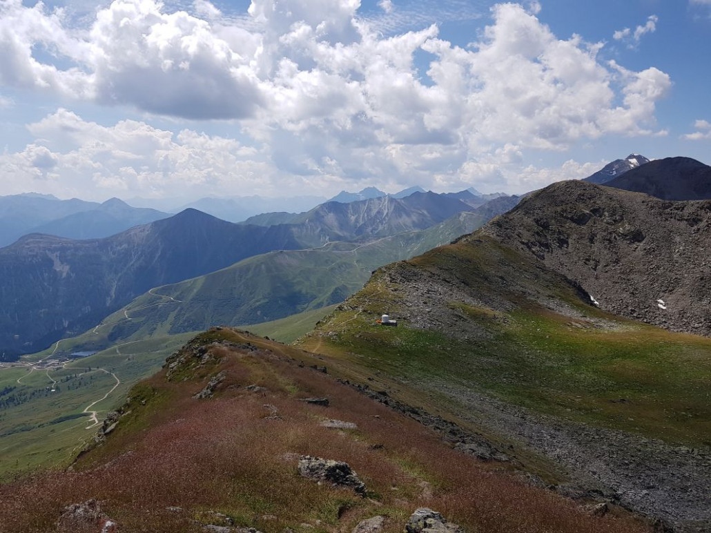 Weiterer Wegverlauf. Kann mir bitte einer sagen, was diese Kessel bedeuten? Sind die für die Lawinensprengung zuständig, also für das Gas?
