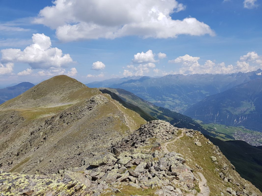 Da sieht man auch nochmal den schönen Weg, den wir gekommen sind. Hier war auch nicht mehr viel los.