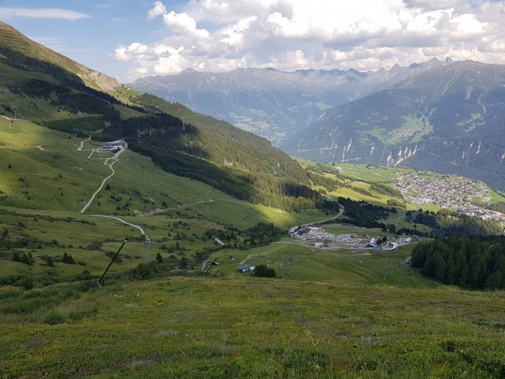 Mehrmals quert man die Gfallabfahrt.