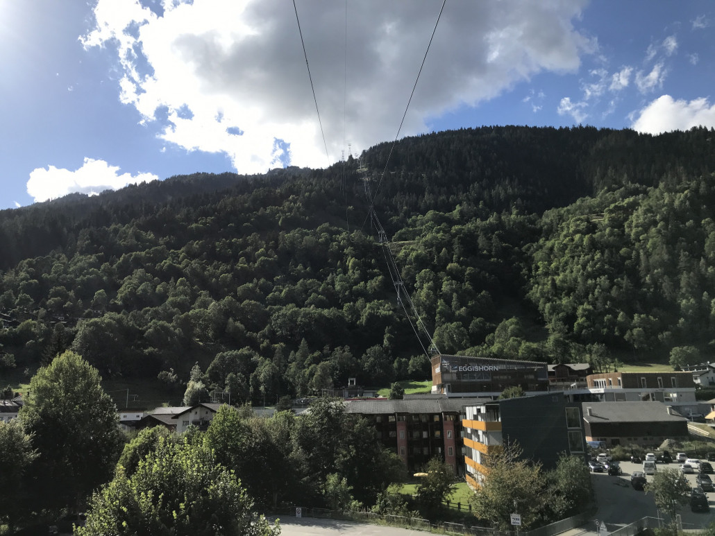 23.8.2020: nur noch 2 Tragseile hängen, das rechte hängt bereits etwas tiefer