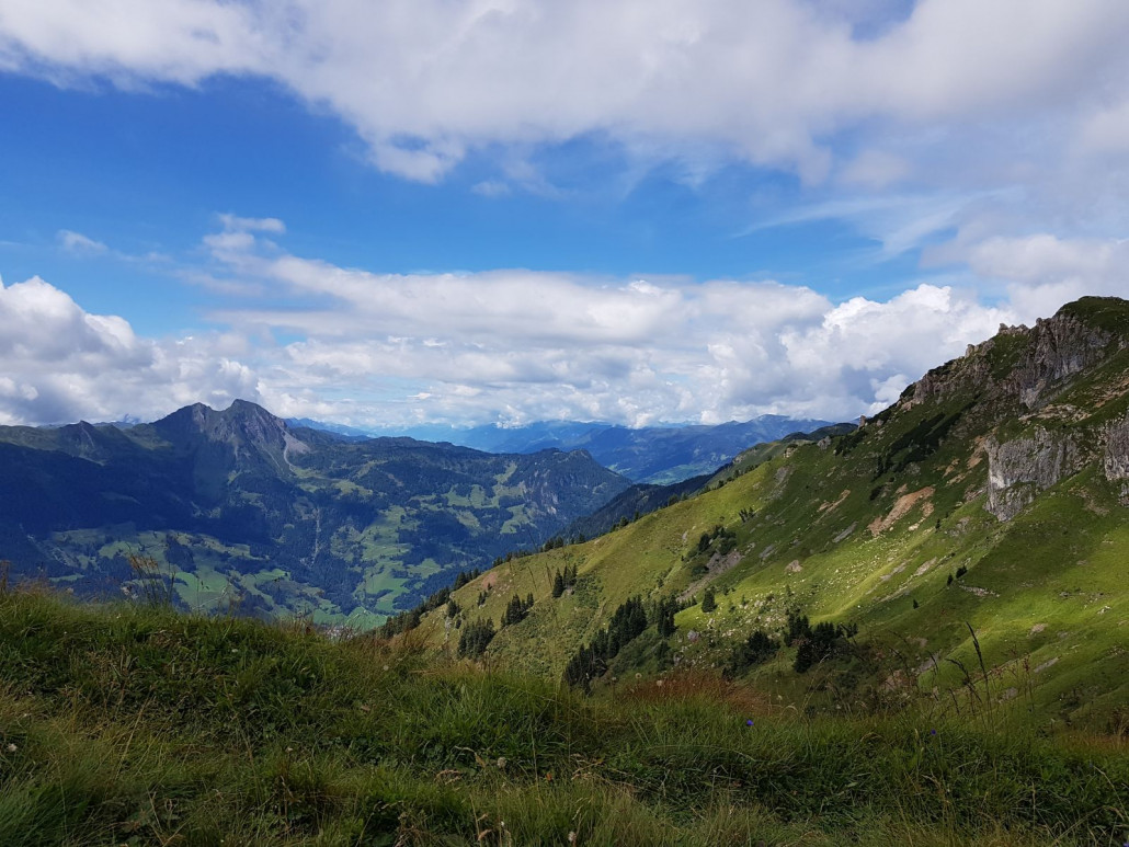Rechts der Schuflicker, links die beiden Überflieger Bernkogel (r.) und Sladinkopf (l.). Außerdem sieht man mit Zoom ;-) :