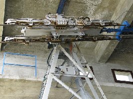 Laufwerk der Pendelbahn Cry d' Er - Bella Lui in typischer Bell-Bauweise; die früher vorhandene Abdeckung wurde entfernt.