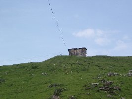 Diese &amp;quot;Holzhütte&amp;quot; ist die Bergstation der 8PB Älplerseil.