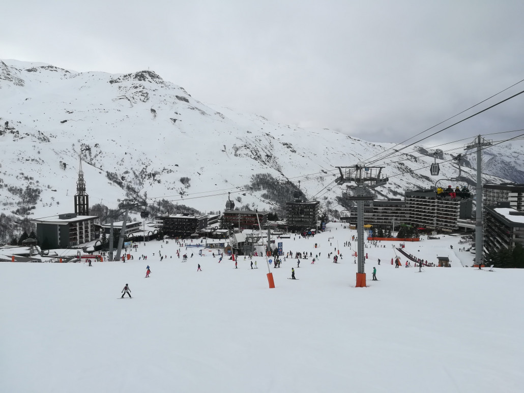 Knotenpunkt Les Menuires. Sozusagen die Idalp des Gebiets