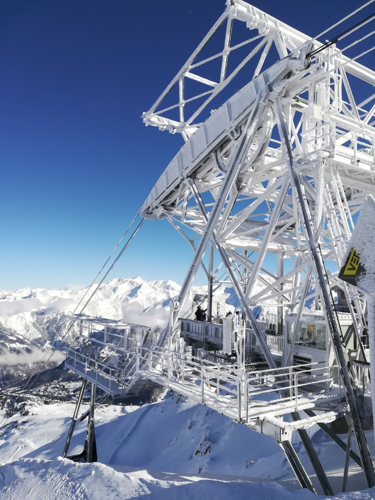 Vereiste Stütze der Bergstation