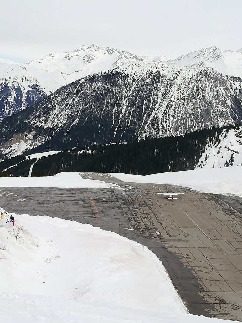 Interessant ist allerdings der Flughafen. Wir hatten auch das Glück, ein startendes Flugzeug zu sehen