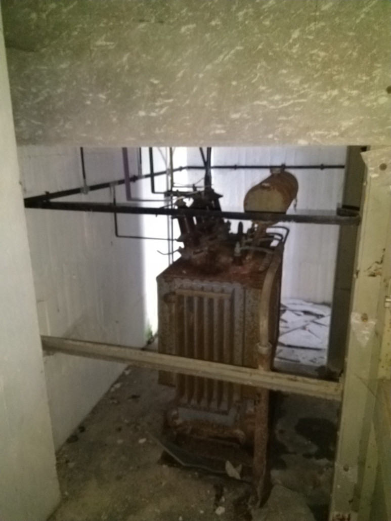 ... durch diesen Transformator...